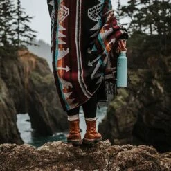 Earthwell Woodie Vacuum Bottle 650ml Walnut / Volcanic Black -Camp Furnish Sales Store earthwell woodie vb lifestyle 003 8